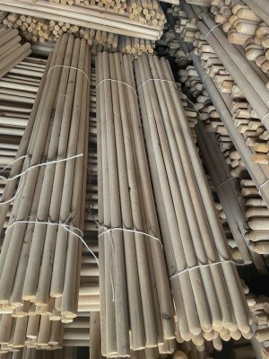 Черенок для грабель/метел/щеток (d=25мм) 1 сорт