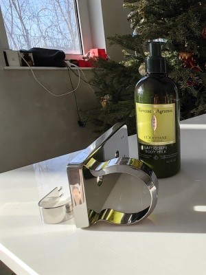 Держатель металлический для диспенсеров L'Occitane Держатель металлический для диспенсеров L'Occitane