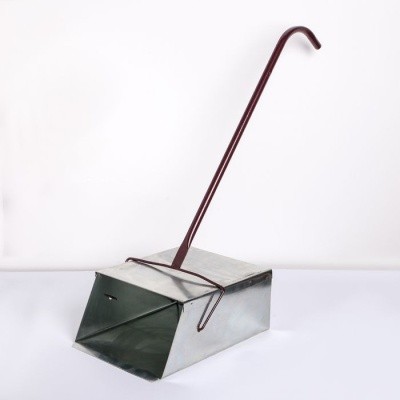 Совок для мусора металл., с крышкой-ловушкой, 24х33см, с металл. ручкой 70см Совок для мусора металл., с крышкой-ловушкой, 24х33см, с металл. ручкой 70см